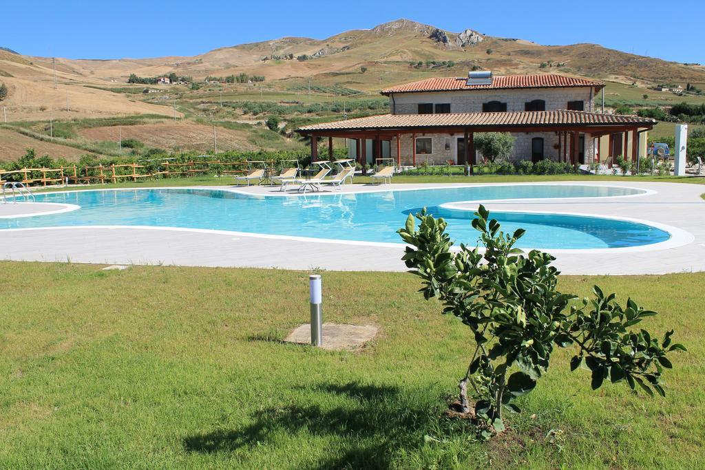 Tenuta Lanza Il Mulino Acquaviva Platani Bagian luar foto