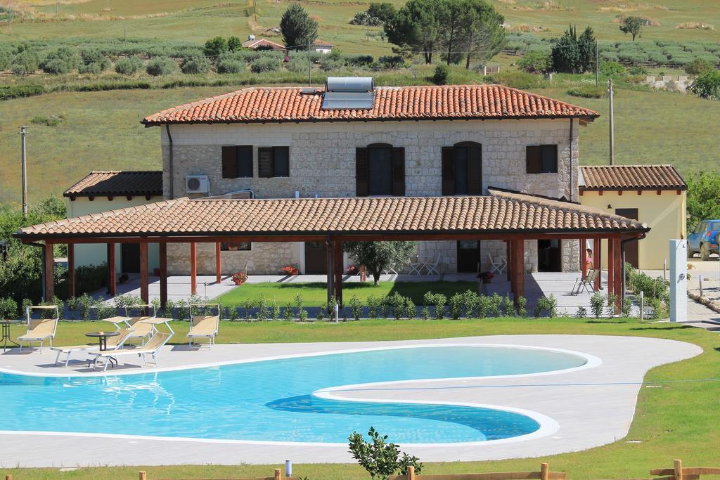 Tenuta Lanza Il Mulino Acquaviva Platani Bagian luar foto