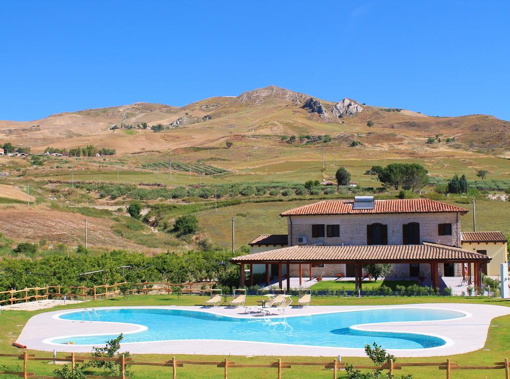 Tenuta Lanza Il Mulino Acquaviva Platani Bagian luar foto
