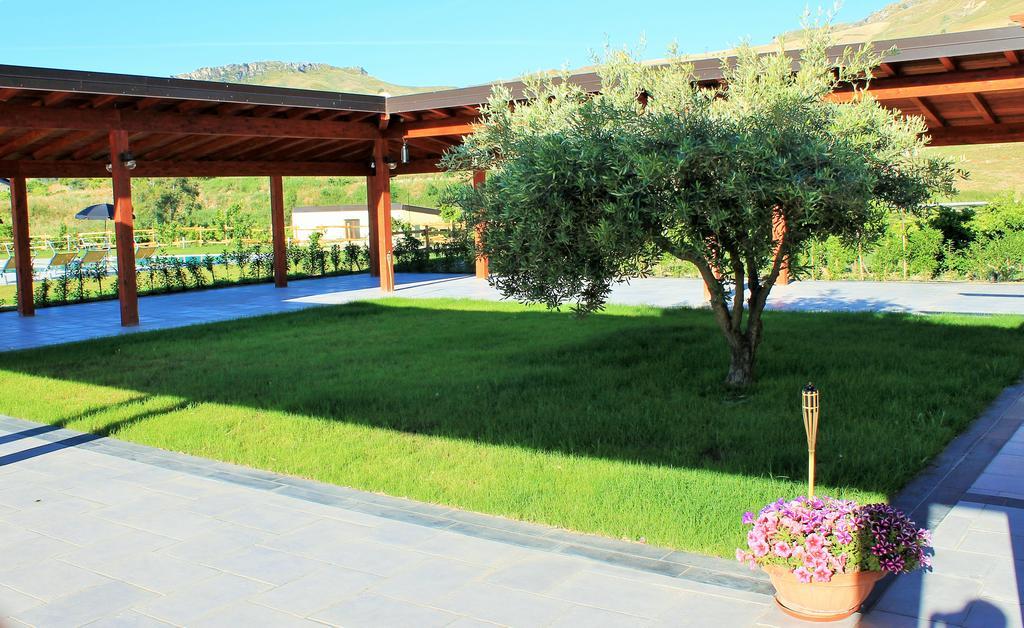 Tenuta Lanza Il Mulino Acquaviva Platani Bagian luar foto
