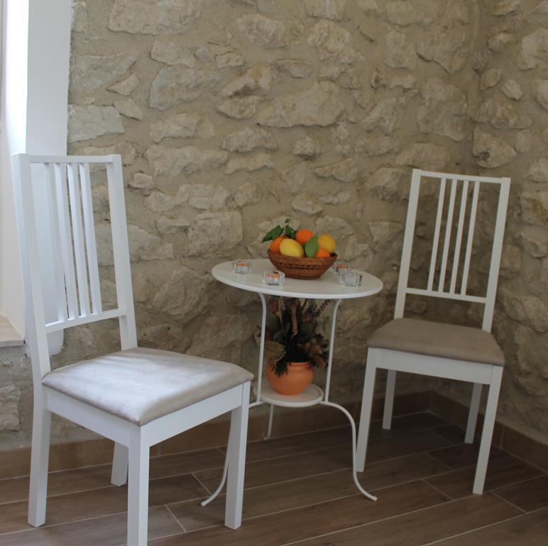 Tenuta Lanza Il Mulino Acquaviva Platani Bagian luar foto