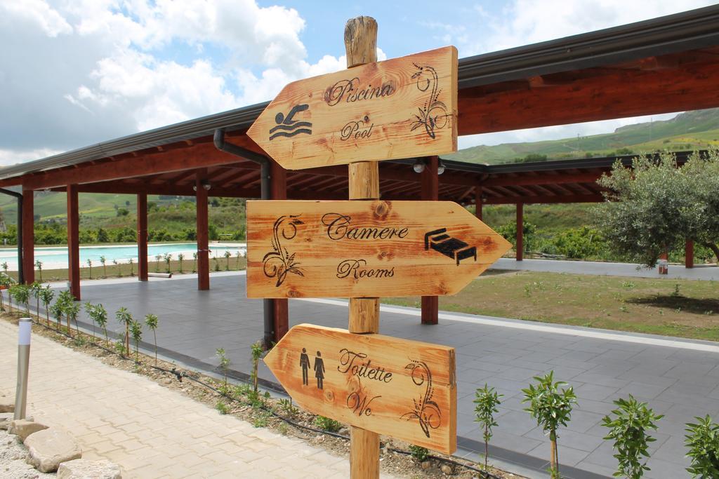 Tenuta Lanza Il Mulino Acquaviva Platani Bagian luar foto