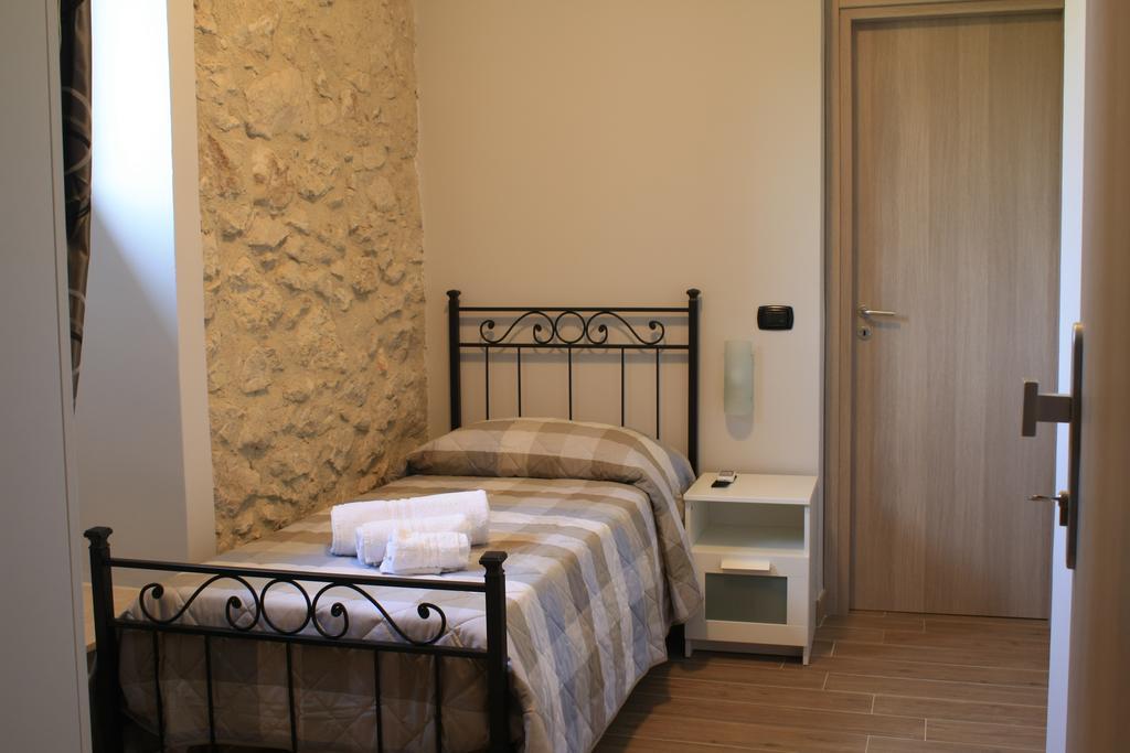 Tenuta Lanza Il Mulino Acquaviva Platani Bagian luar foto