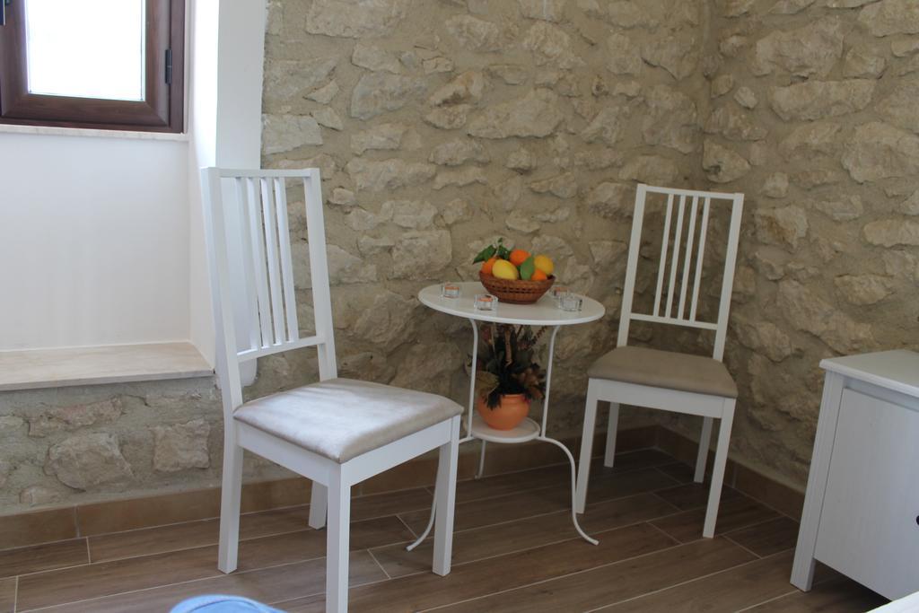 Tenuta Lanza Il Mulino Acquaviva Platani Bagian luar foto