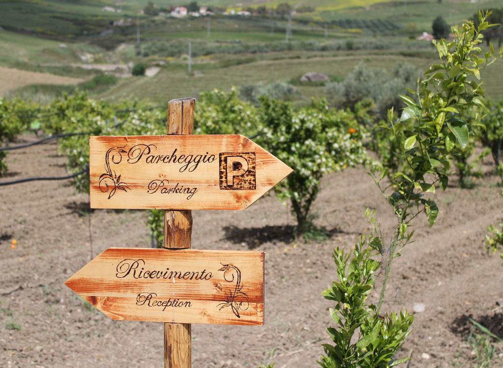 Tenuta Lanza Il Mulino Acquaviva Platani Bagian luar foto