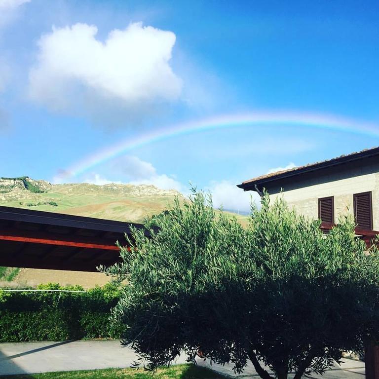 Tenuta Lanza Il Mulino Acquaviva Platani Bagian luar foto